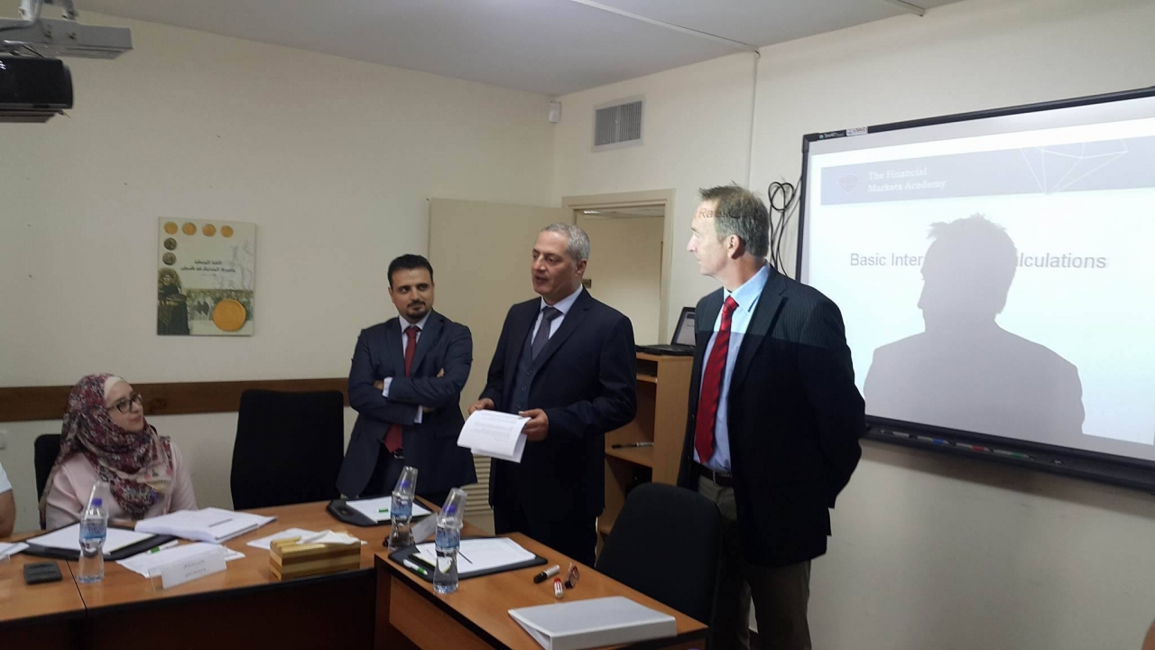 افتتح الدكتور اياد الجيوسي المدير العام للمعهد المصرفي الفلسطيني برنامج ACI Dealing Certificate Preparation Course
