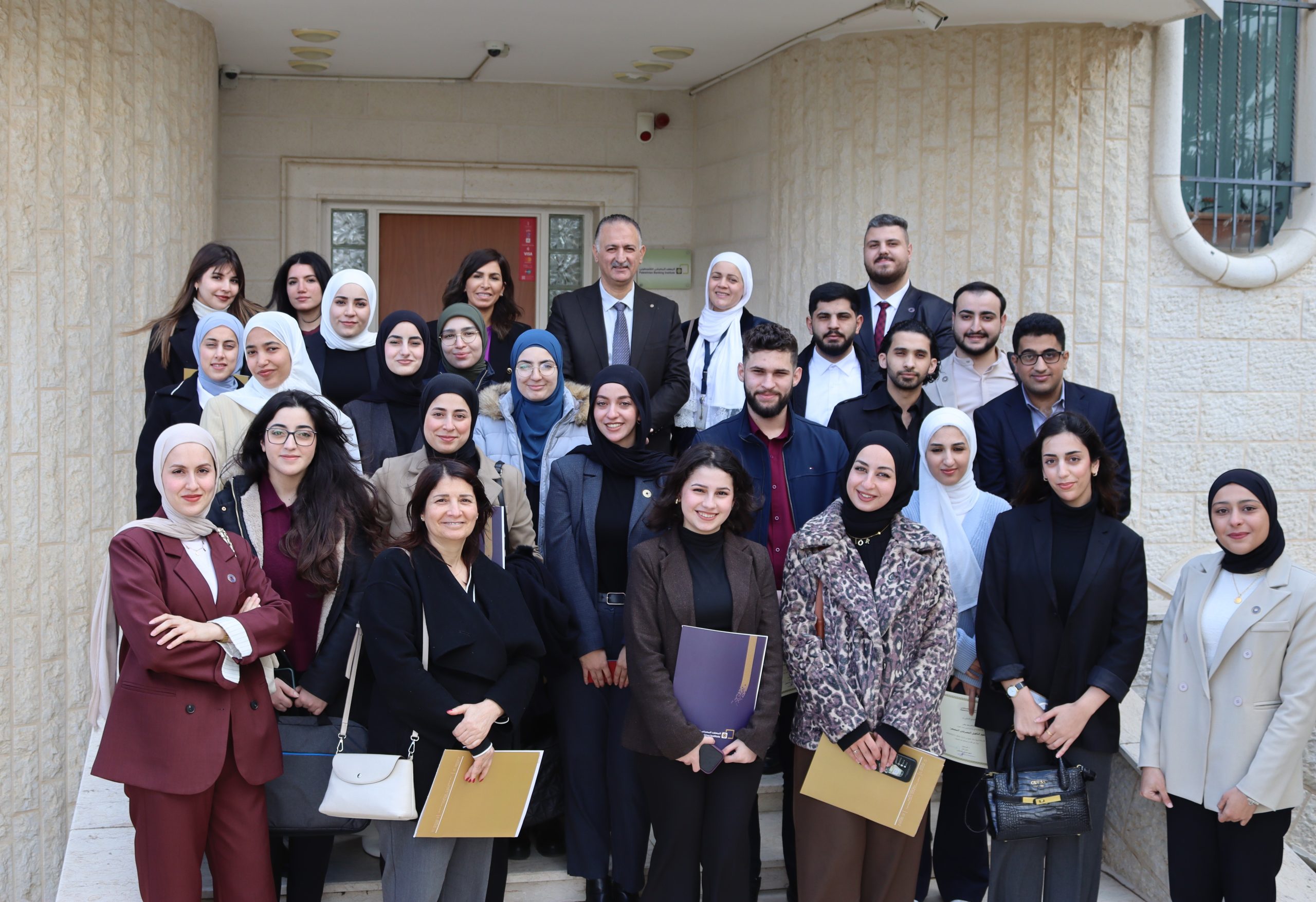 المعهد المصرفي الفلسطيني يختتم دبلوم التأهيل المصرفي المصغّر لمتدربي أكاديمية سلطة النقد الفلسطينية