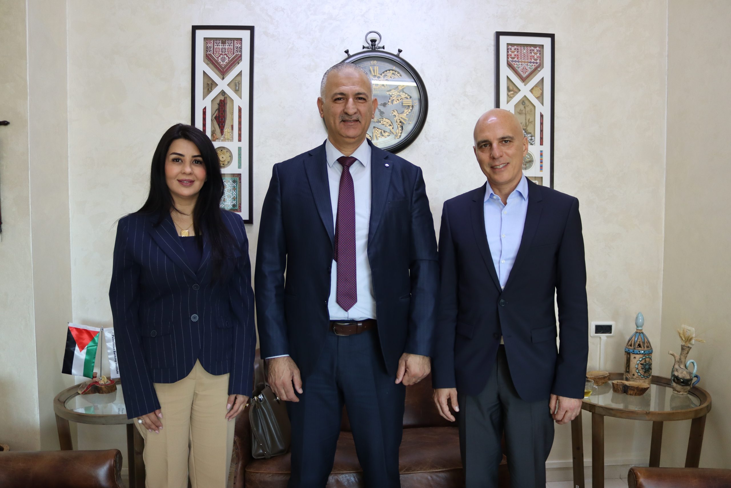 المعهد المصرفي الفلسطيني ومدرسة فرانكفورت يبحثان آفاق التعاون المشترك
